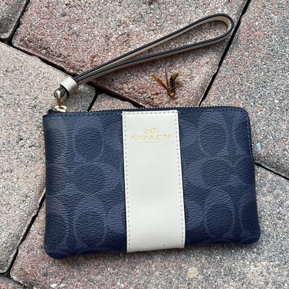 Coach Corner Zip Wristlet In Signature Canvas Denim Multi - Picture 3 of 15